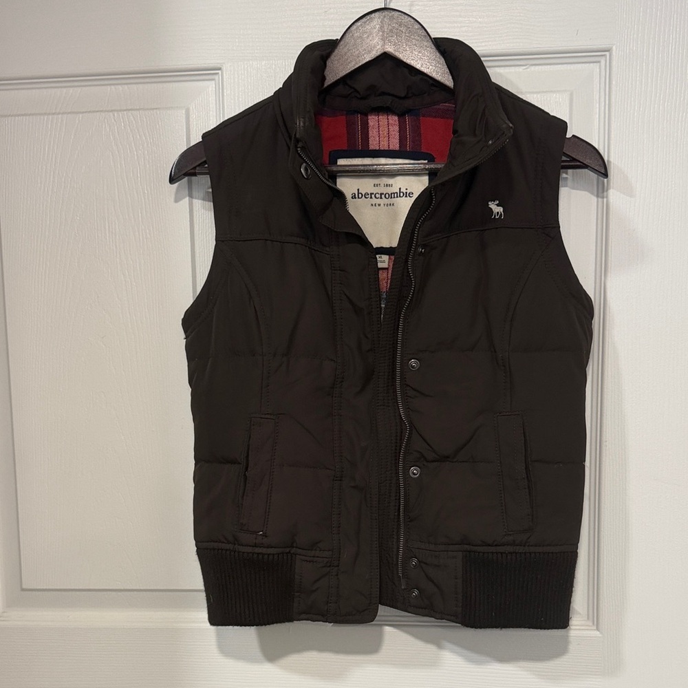 Abercrombie kids xl Brown Puffer Vest (fits like a women’s S )